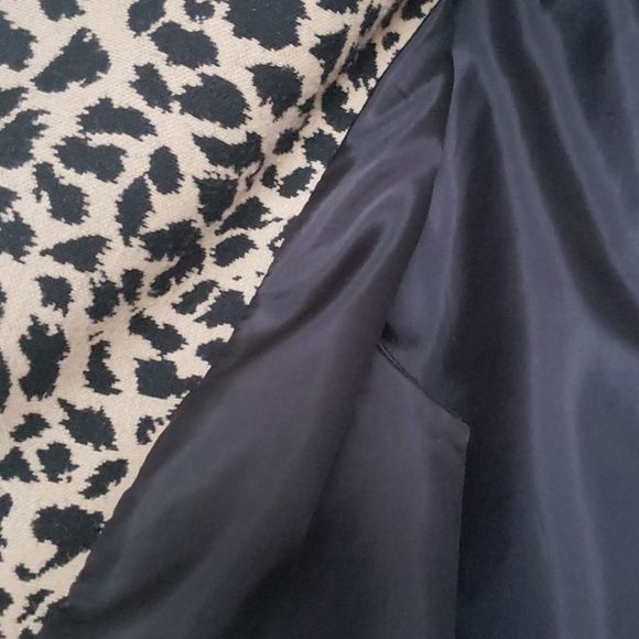 GRACE animal-print cape-style coat. - Picture 11 of 12